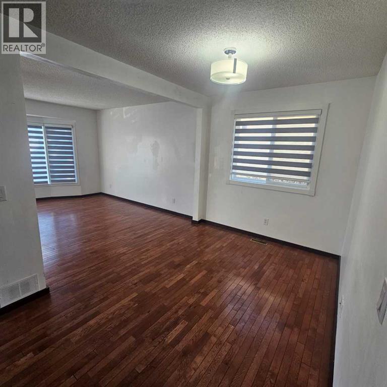 Single Family House for Sale in  Bermuda Drive NW Beddington Heights Calgary 