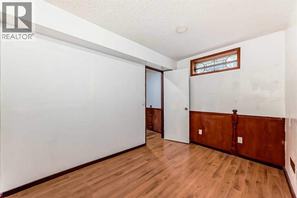 Single Family House for Sale in  Bermuda Drive NW Beddington Heights Calgary 