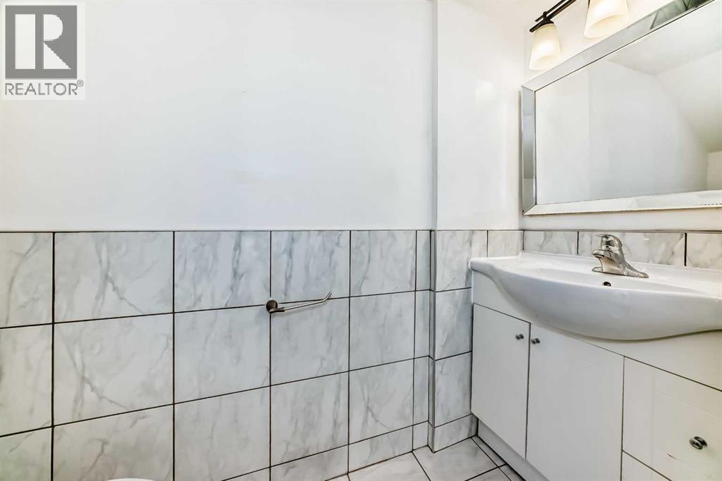 Single Family House for Sale in  Bermuda Drive NW Beddington Heights Calgary 