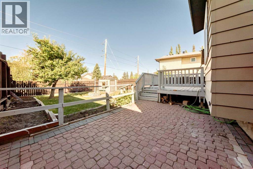 Single Family House for Sale in  Bermuda Drive NW Beddington Heights Calgary 