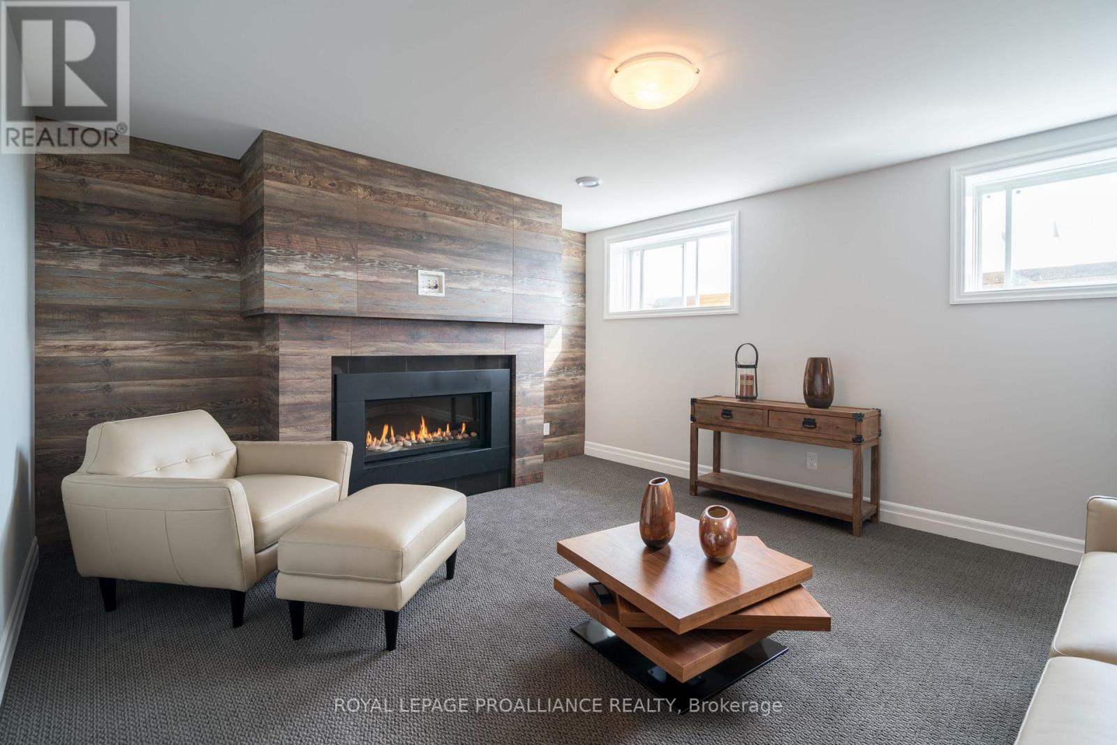62 HAMPTON RIDGE DRIVE - 32