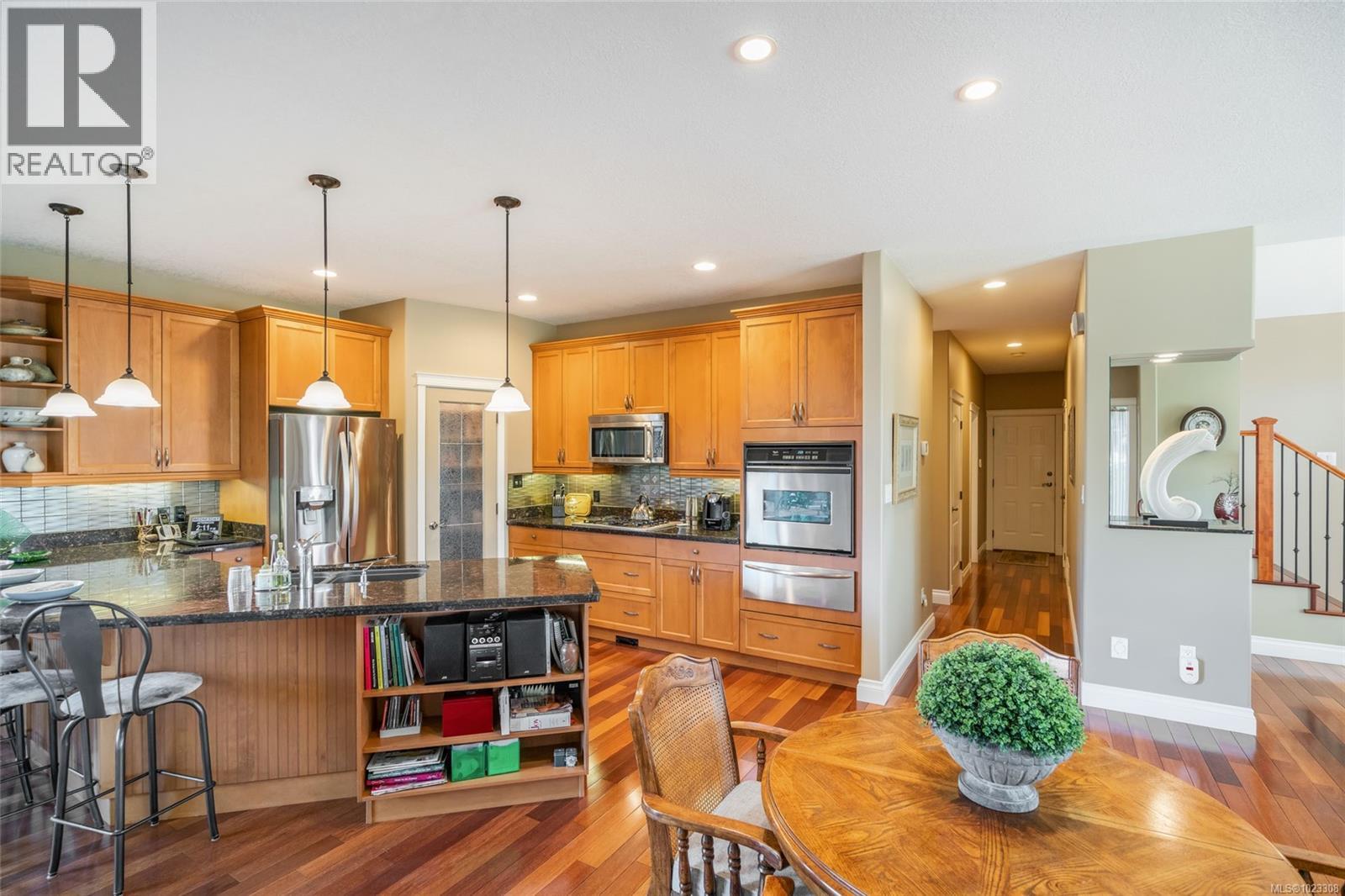 550 Falcon Crt, Parksville