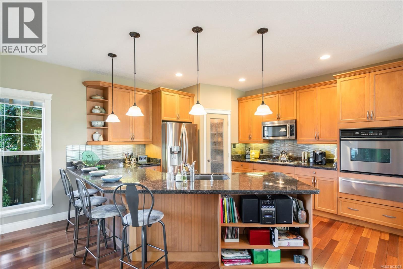 550 Falcon Crt, Parksville