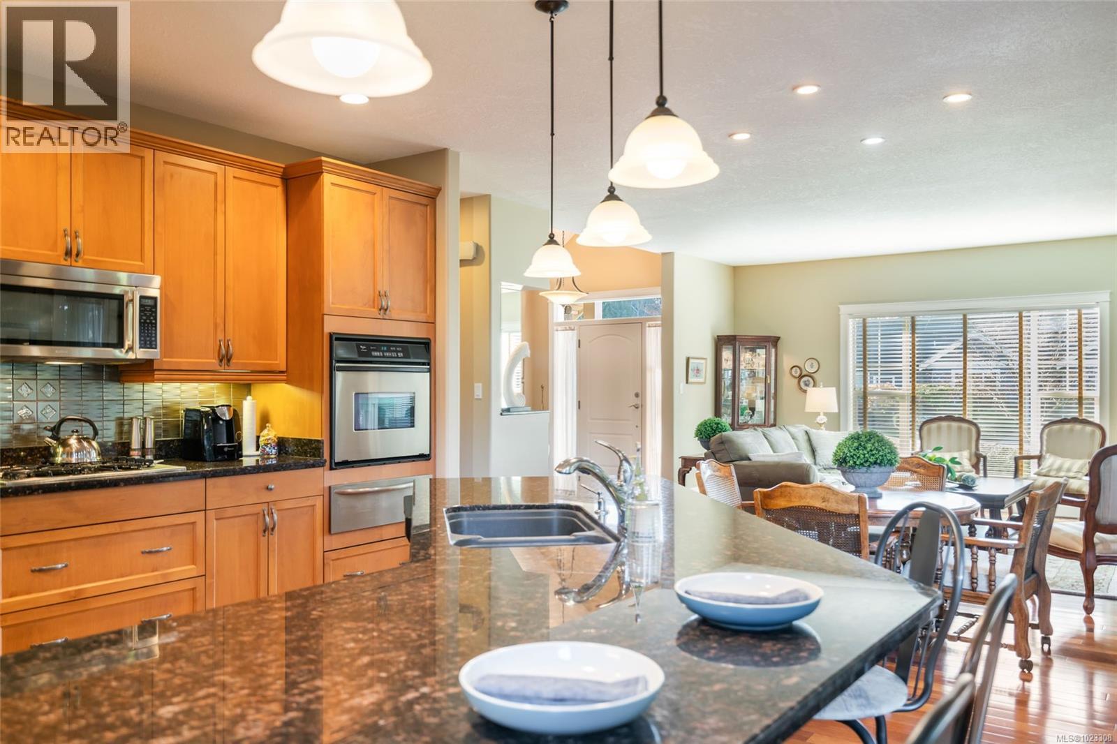 550 Falcon Crt, Parksville