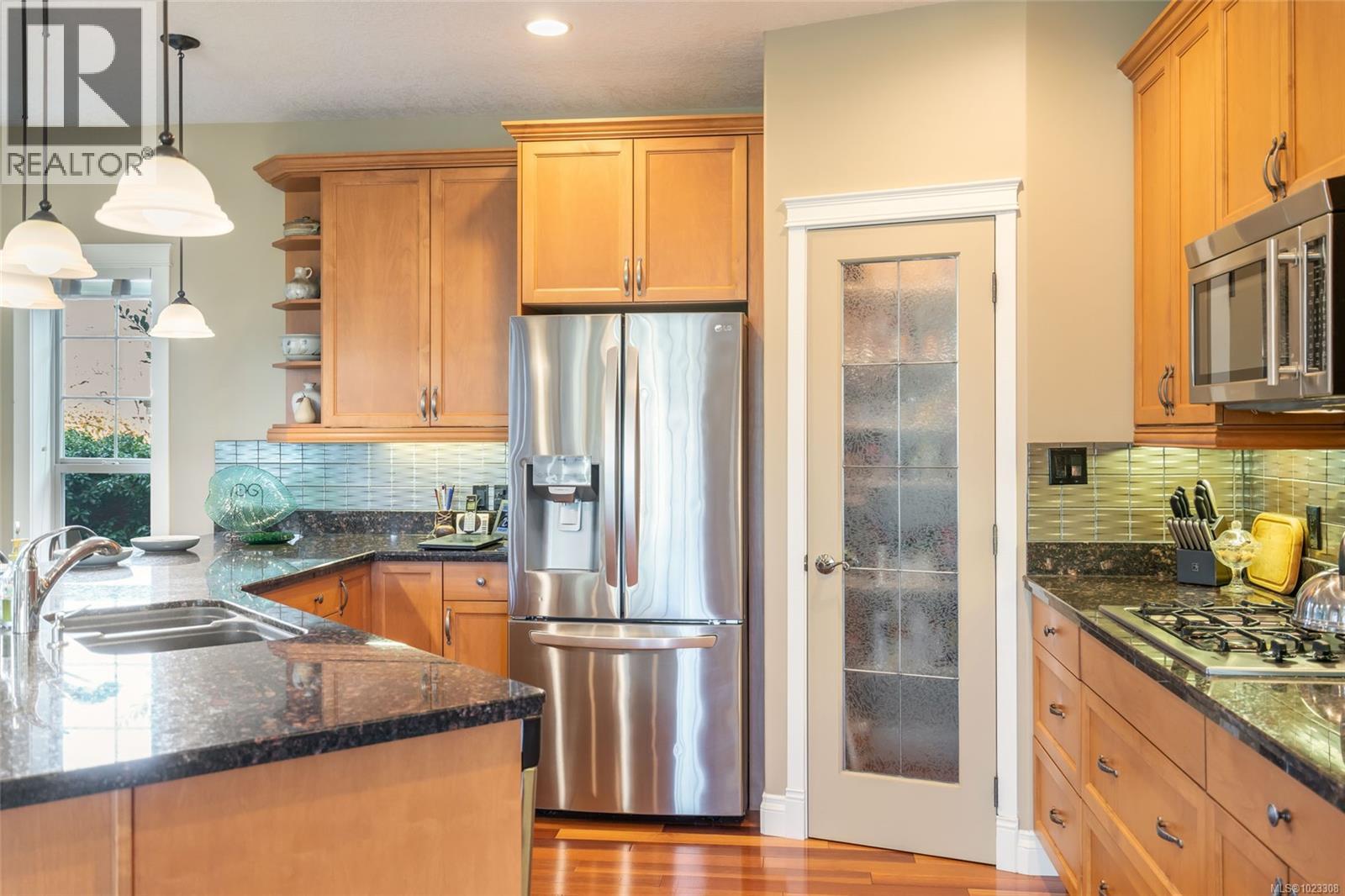 550 Falcon Crt, Parksville