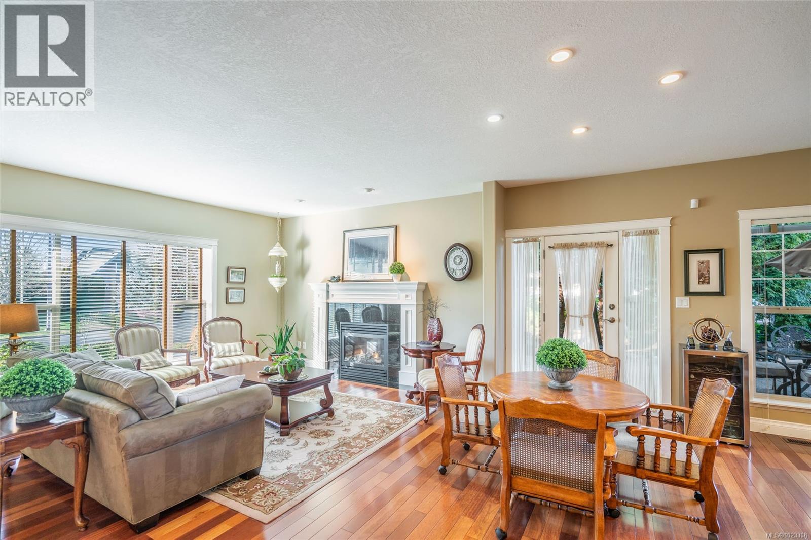 550 Falcon Crt, Parksville