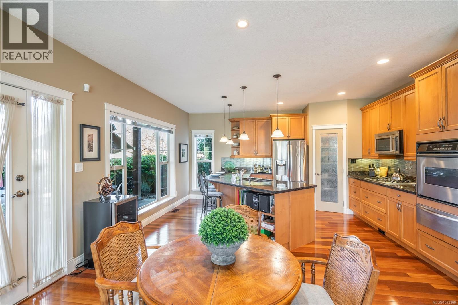 550 Falcon Crt, Parksville