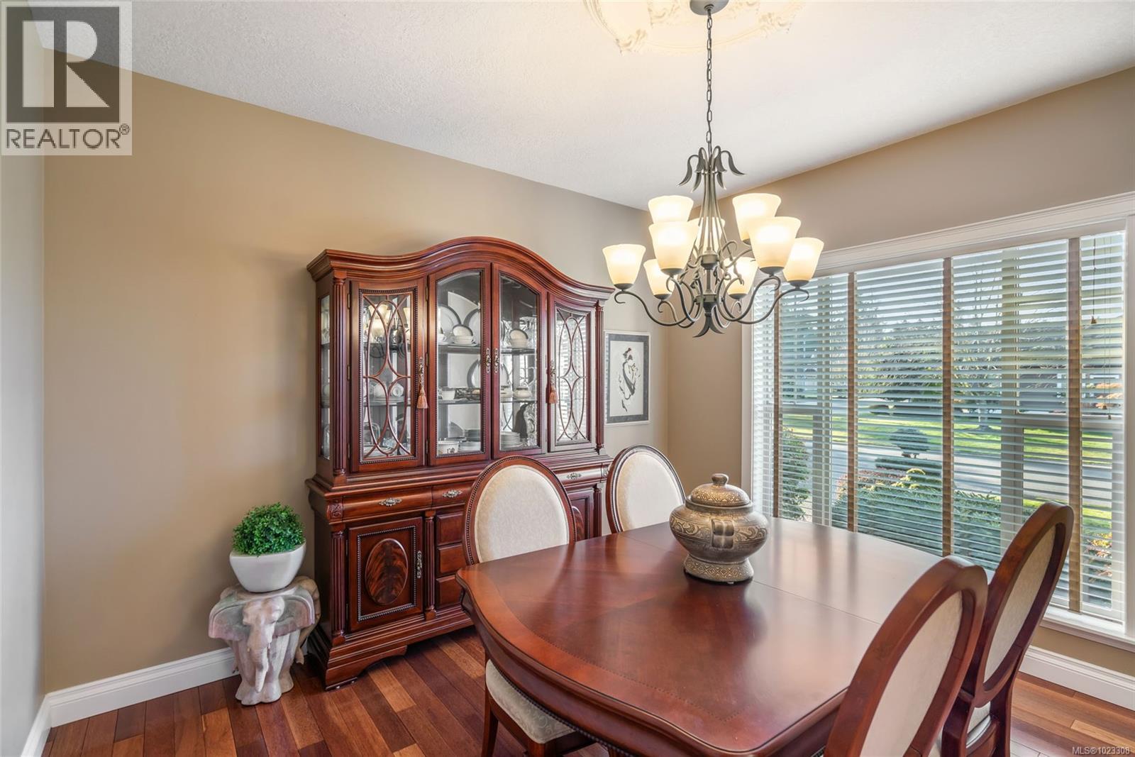 550 Falcon Crt, Parksville