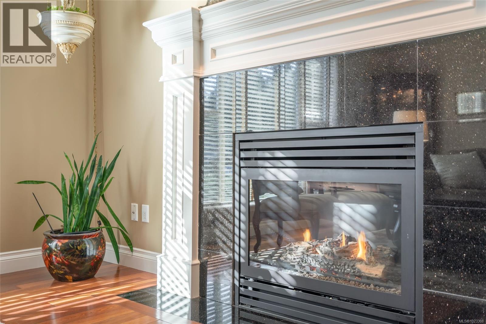 550 Falcon Crt, Parksville