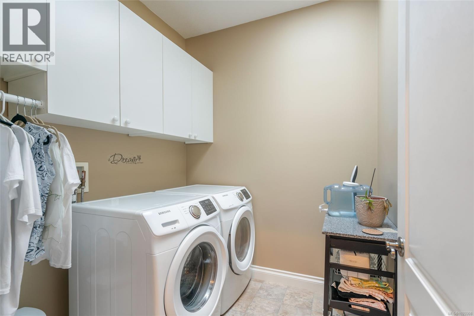 550 Falcon Crt, Parksville