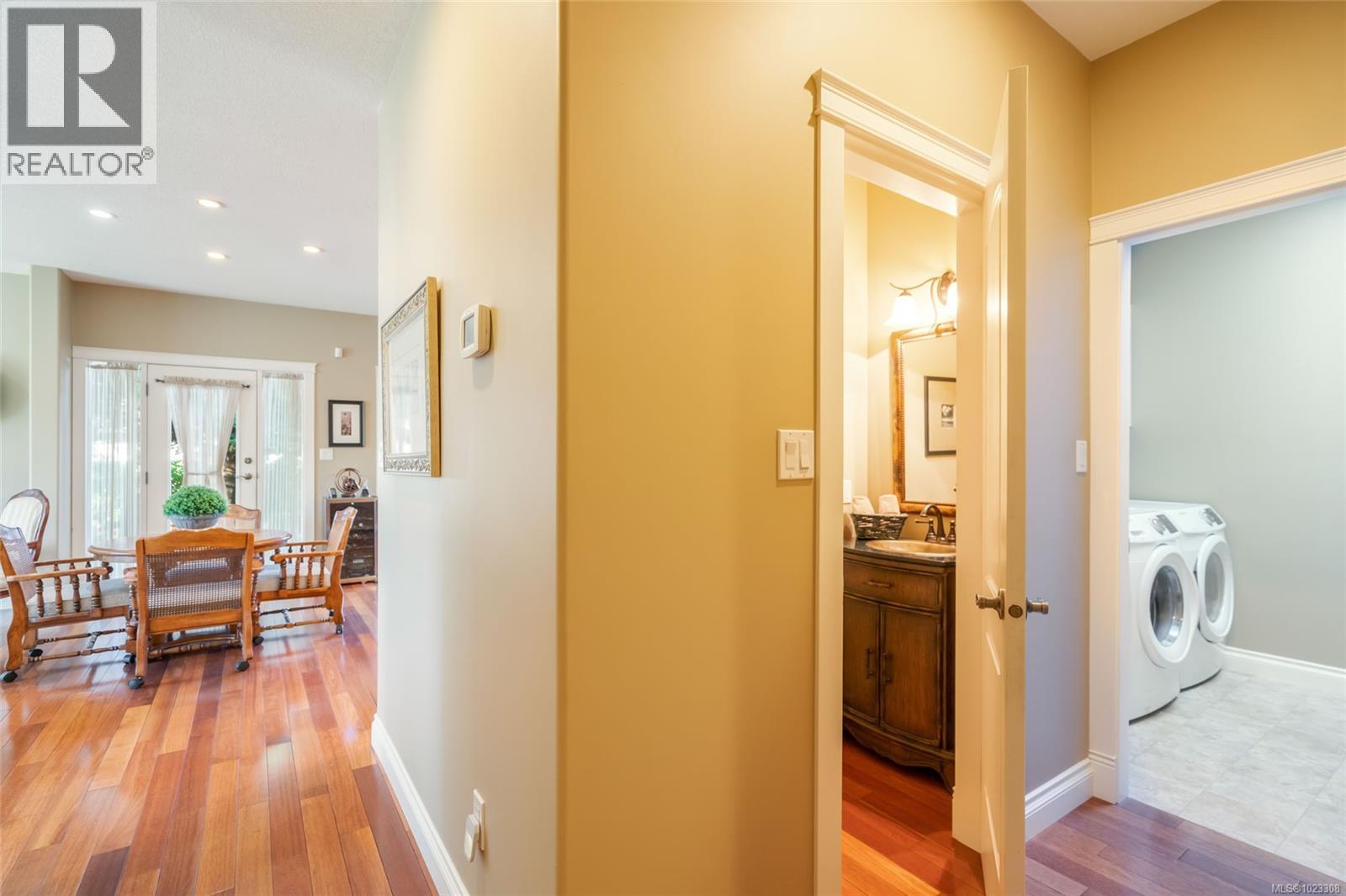 550 Falcon Crt, Parksville