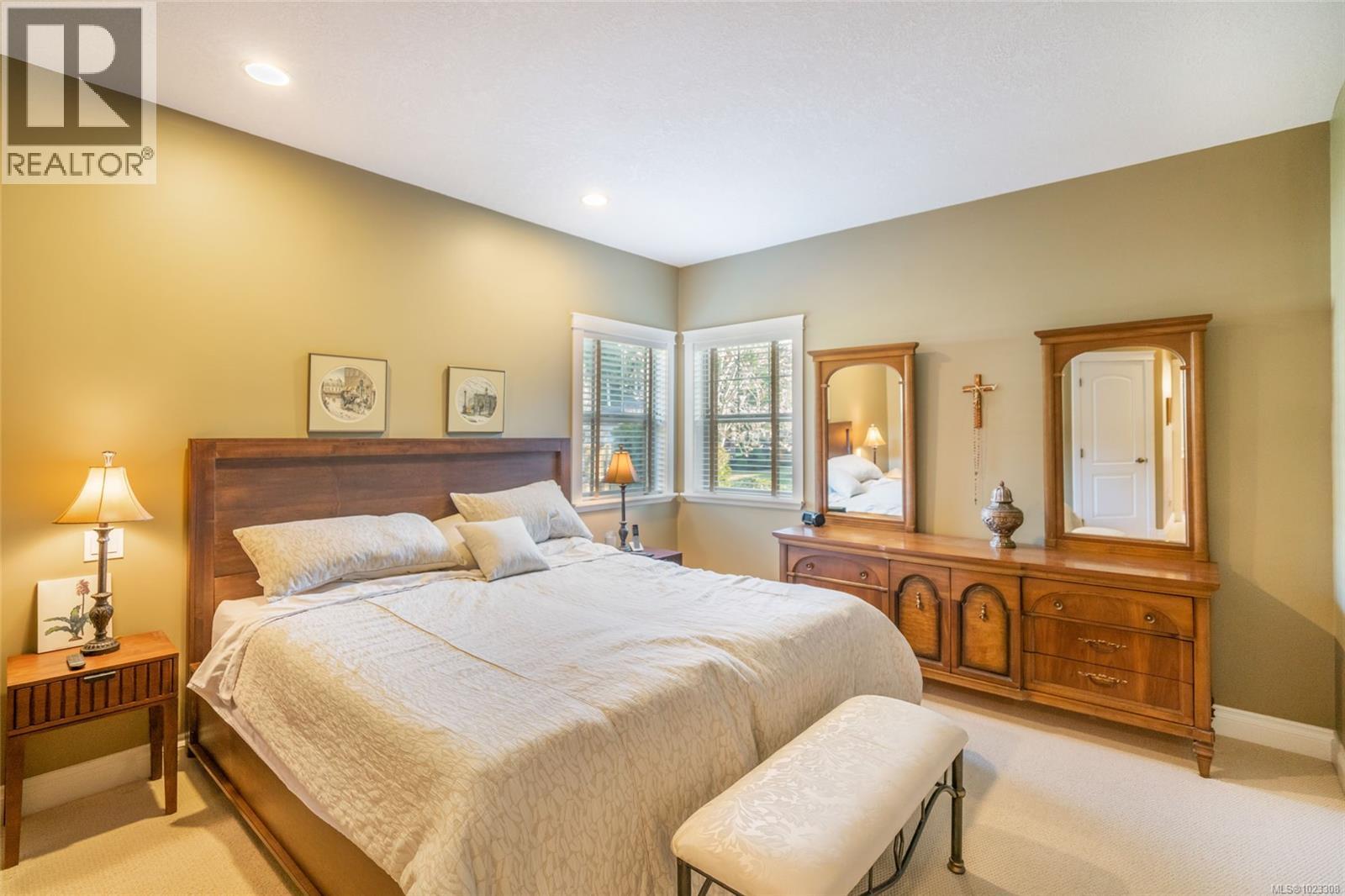 550 Falcon Crt, Parksville