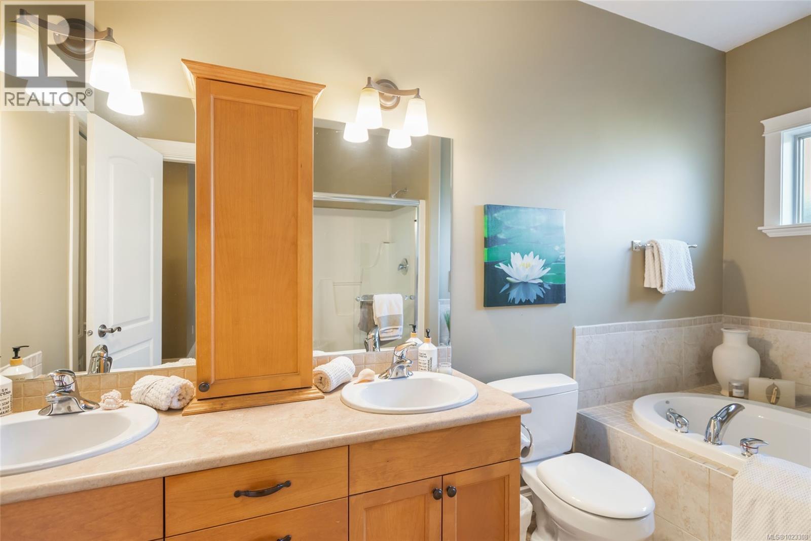 550 Falcon Crt, Parksville