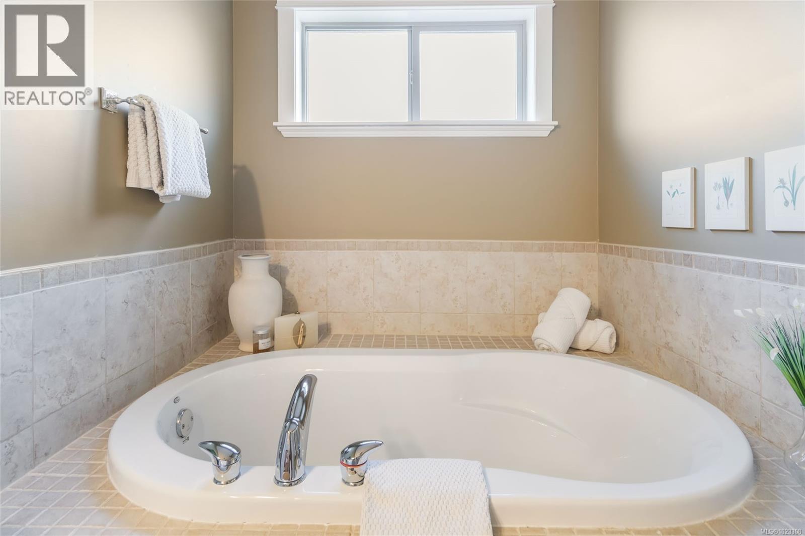 550 Falcon Crt, Parksville