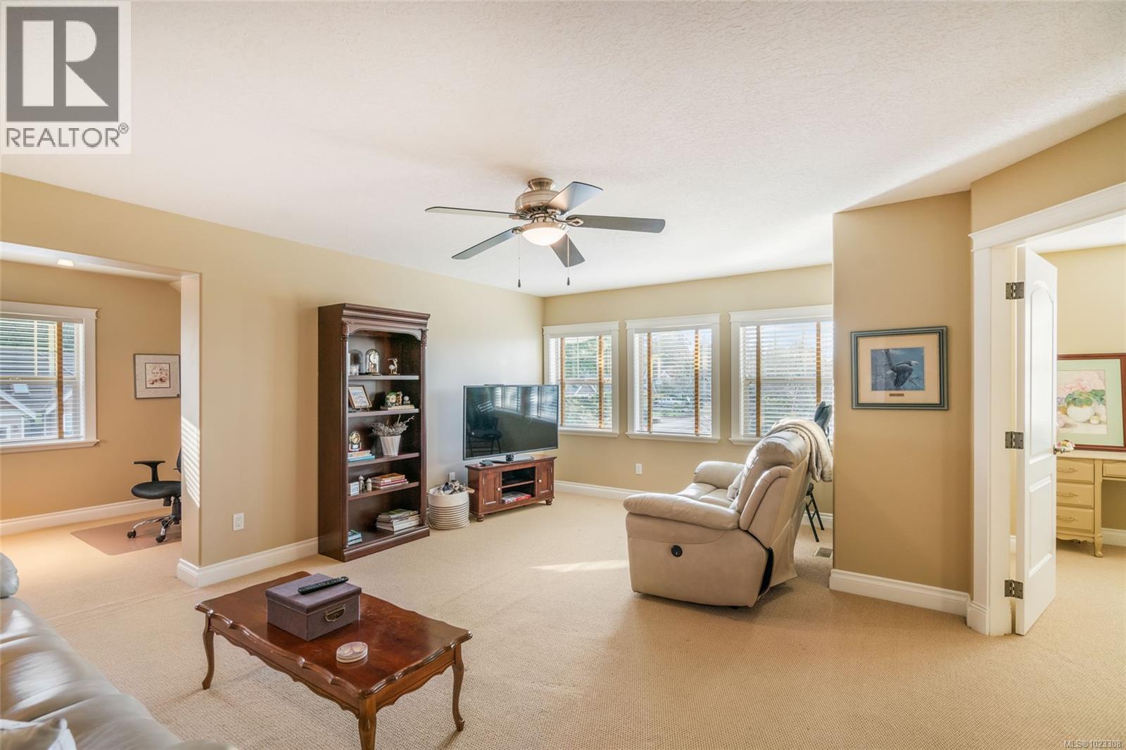 550 Falcon Crt, Parksville