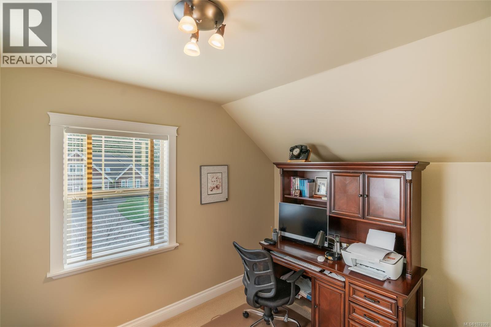 550 Falcon Crt, Parksville