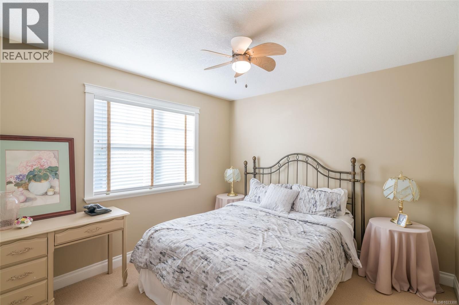 550 Falcon Crt, Parksville