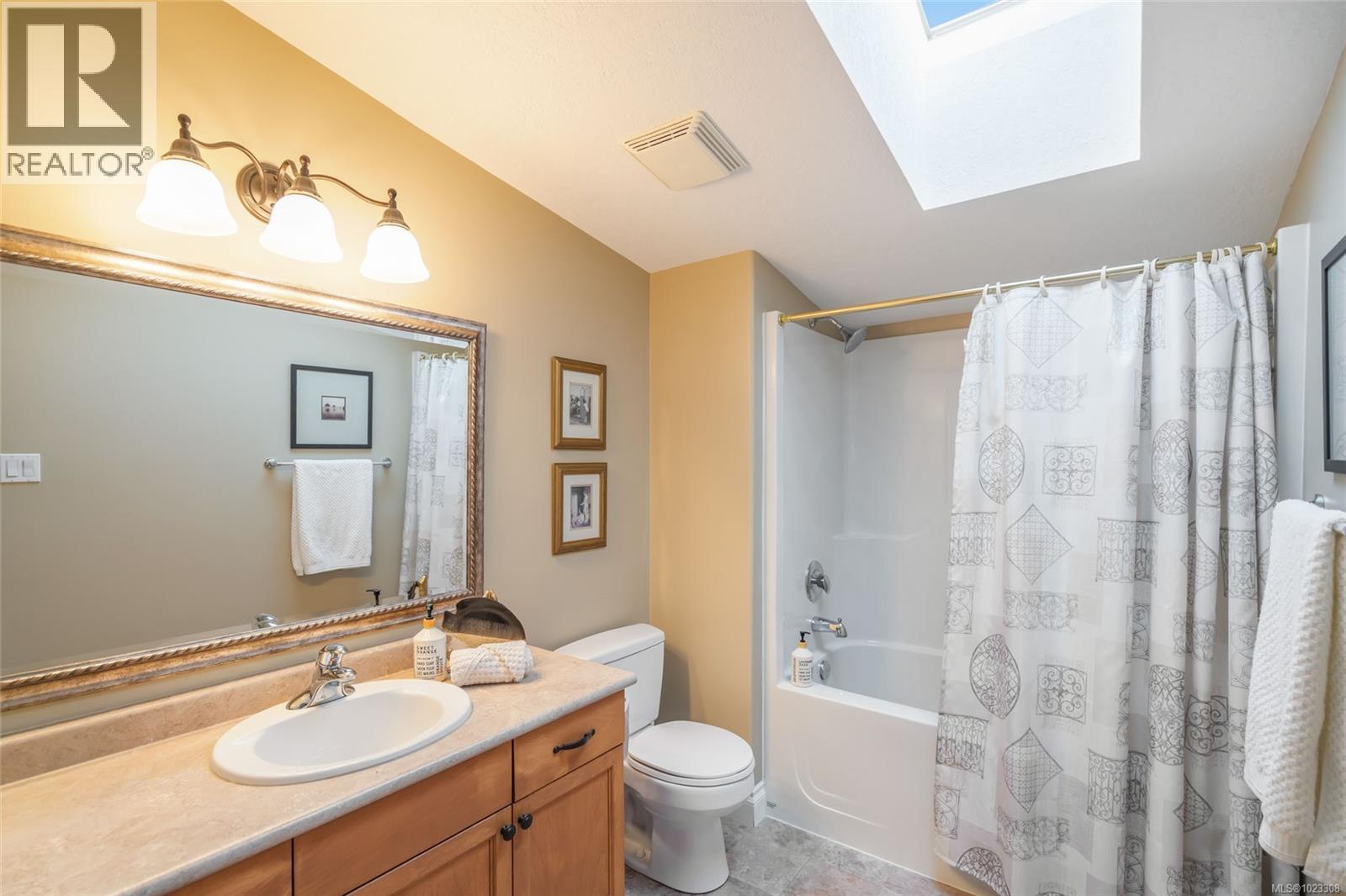 550 Falcon Crt, Parksville