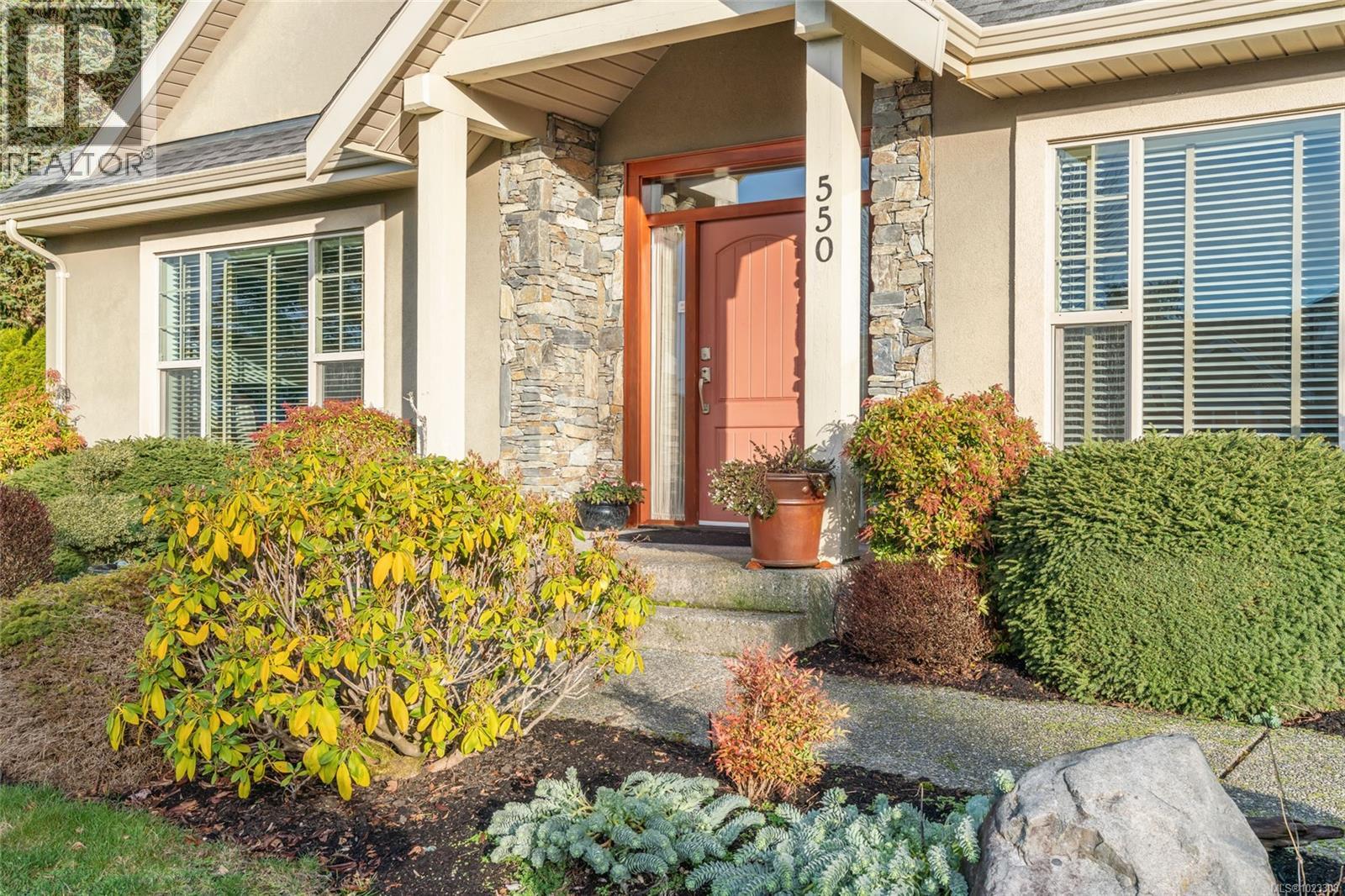 550 Falcon Crt, Parksville