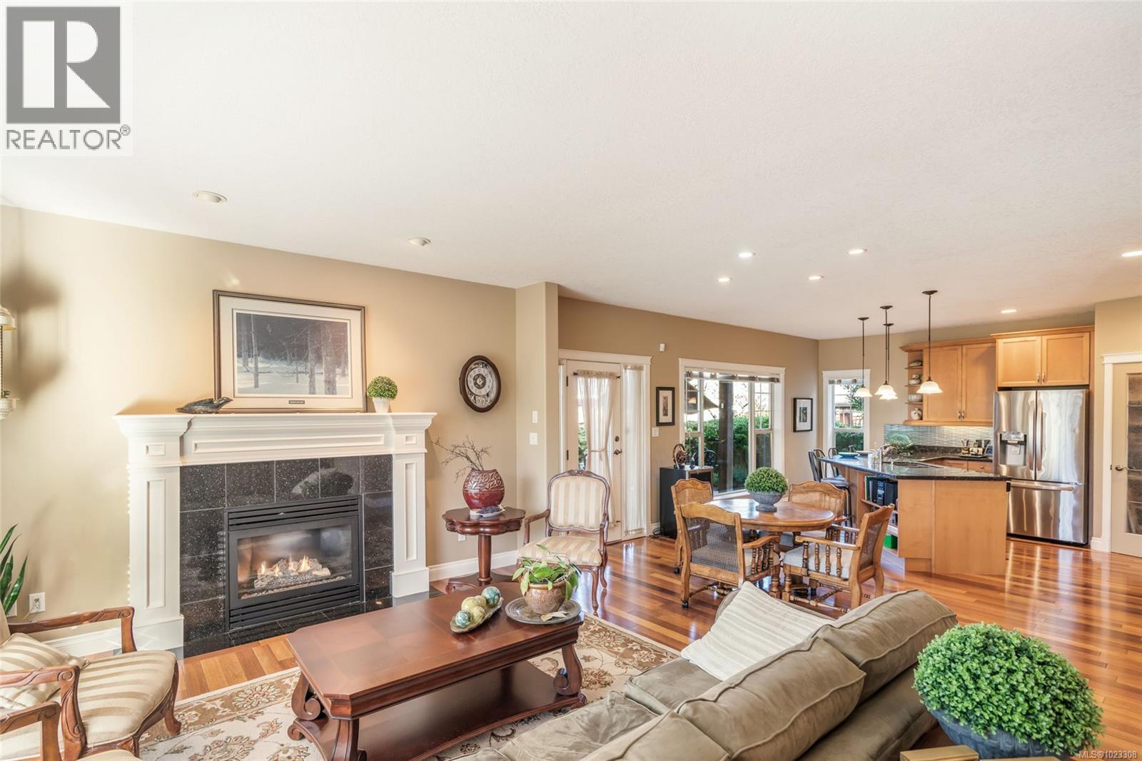 550 Falcon Crt, Parksville