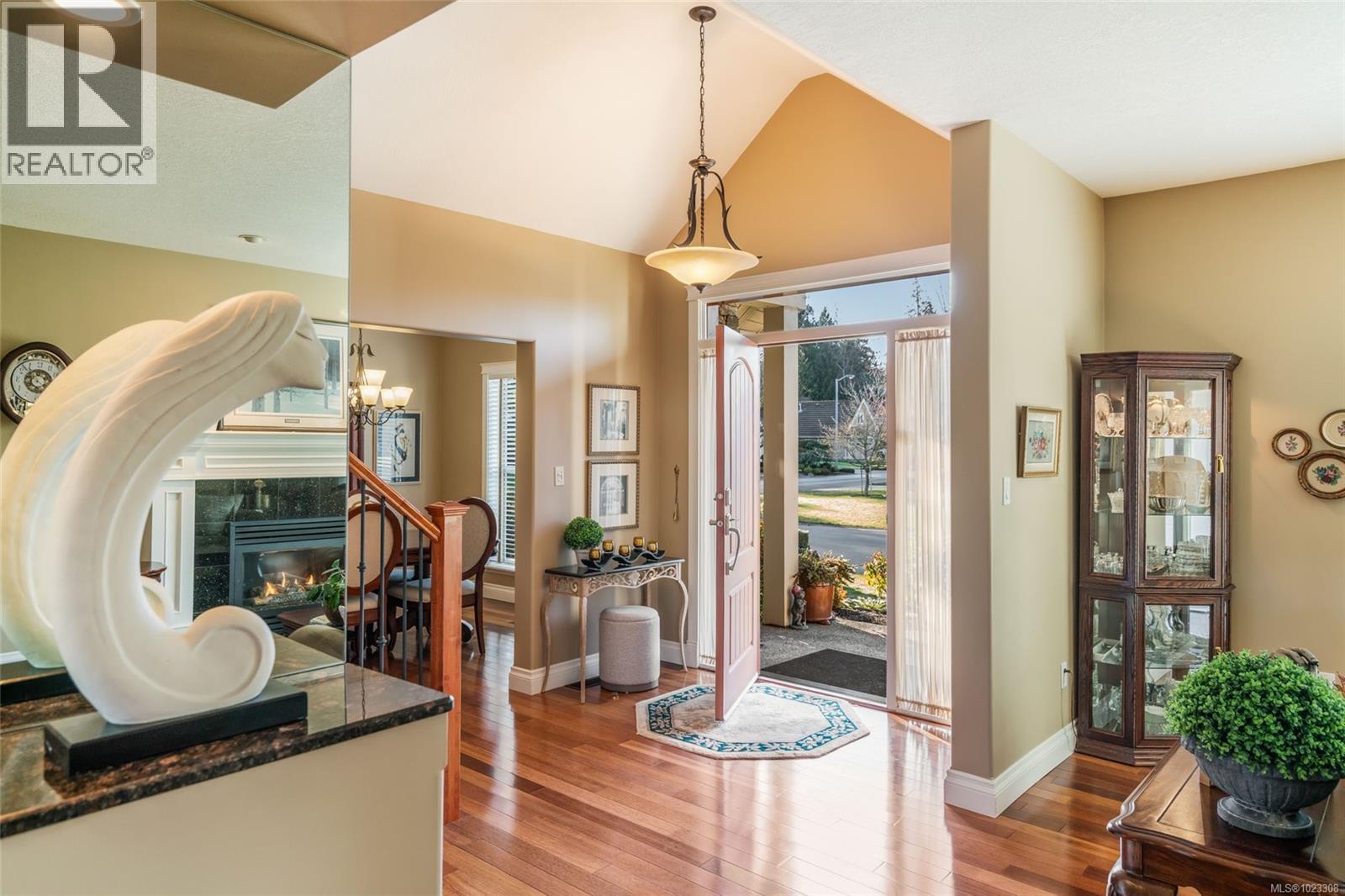 550 Falcon Crt, Parksville