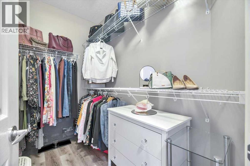 Single Family House Bi-level for Sale in  Discovery Woods Villas SW Discovery Ridge Calgary 