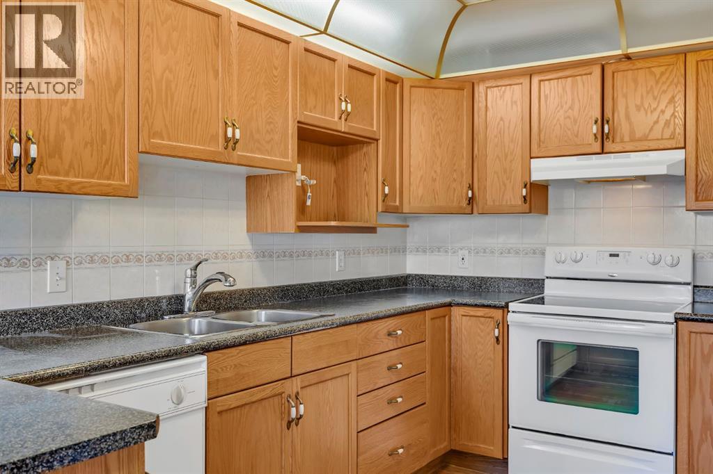 Single Family House for Sale in   Sierra Morena Boulevard SW Signal Hill Calgary 