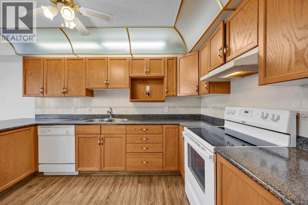 Single Family House for Sale in   Sierra Morena Boulevard SW Signal Hill Calgary 