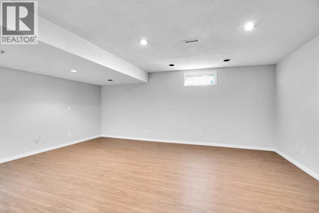 Single Family House for Sale in  Taracove Place NE Taradale Calgary 