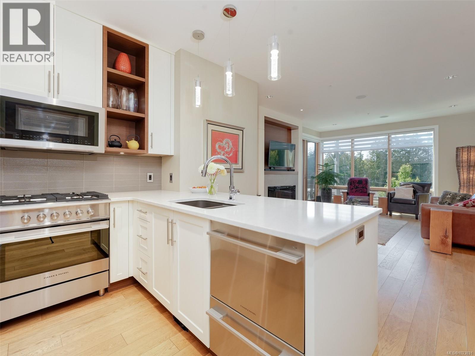 202 1969 Oak Bay Ave, Victoria