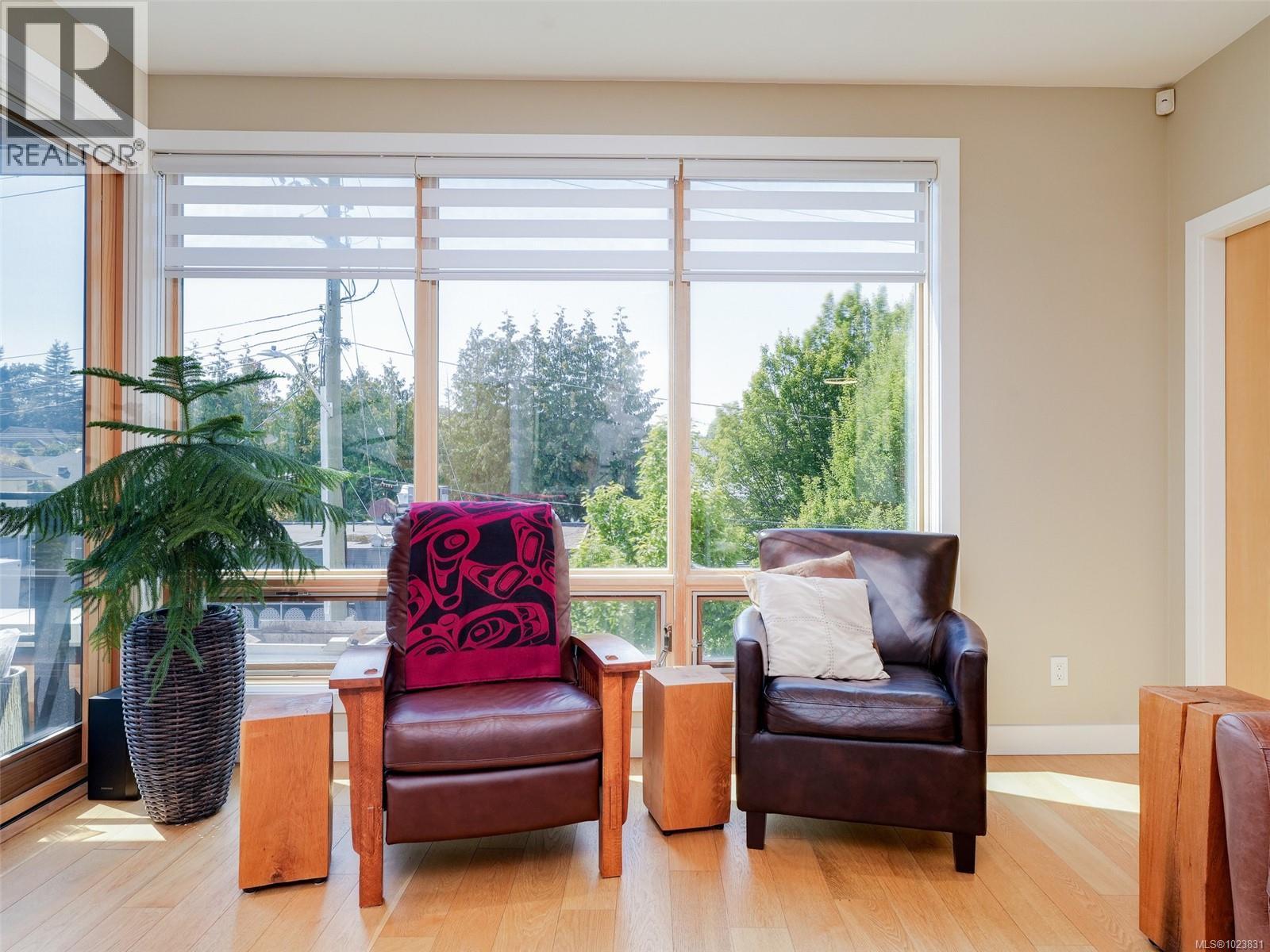 202 1969 Oak Bay Ave, Victoria