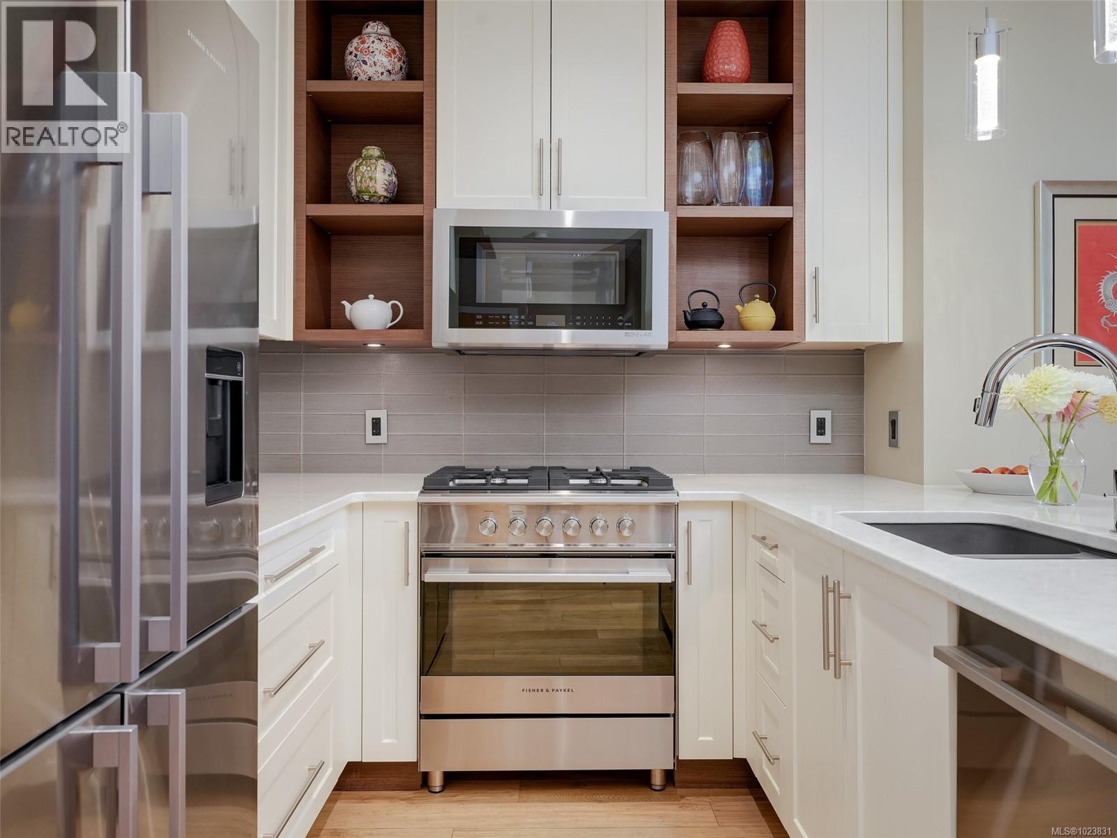 202 1969 Oak Bay Ave, Victoria