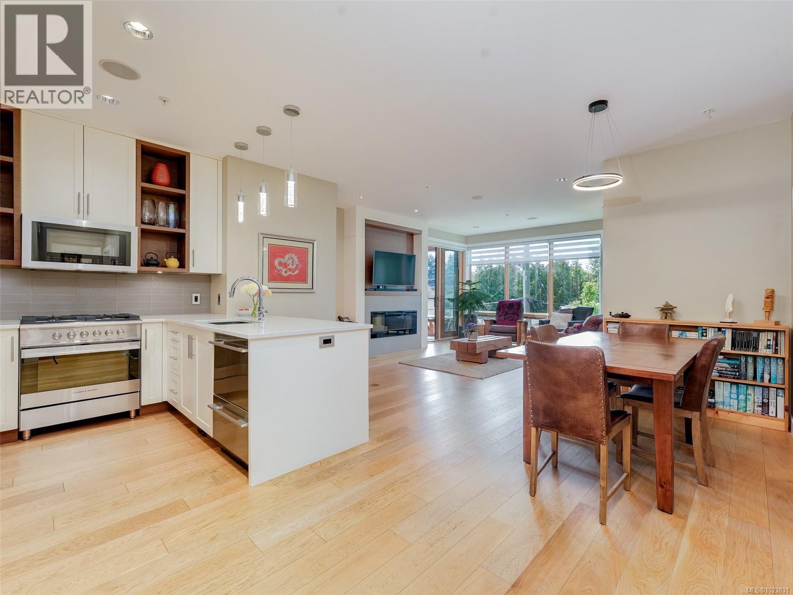 202 1969 Oak Bay Ave, Victoria