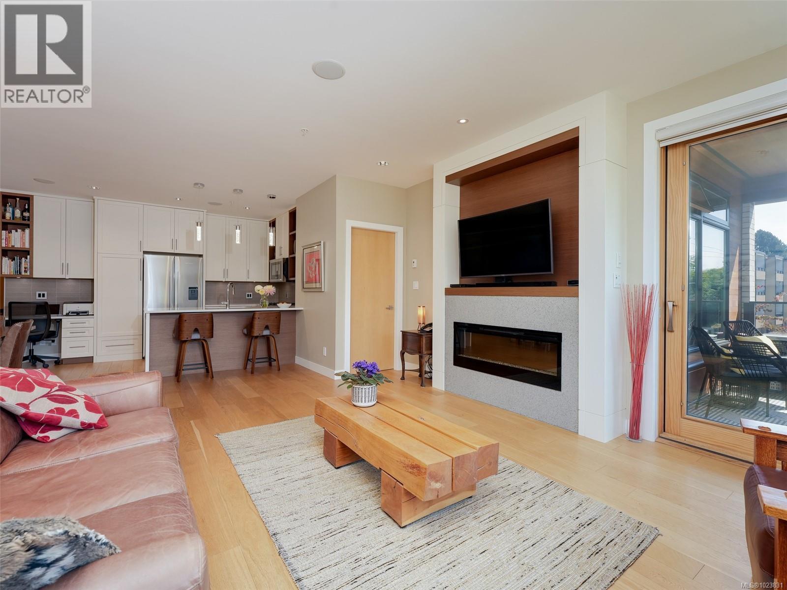 202 1969 Oak Bay Ave, Victoria