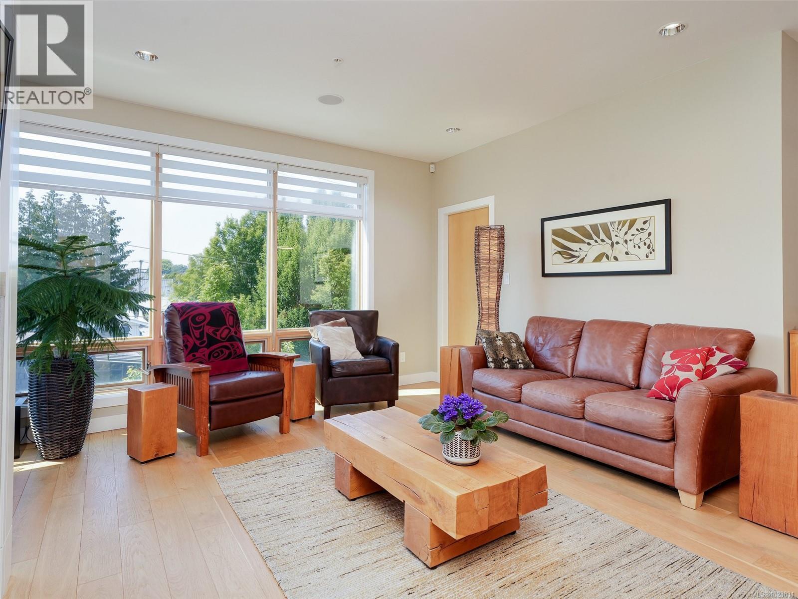 202 1969 Oak Bay Ave, Victoria