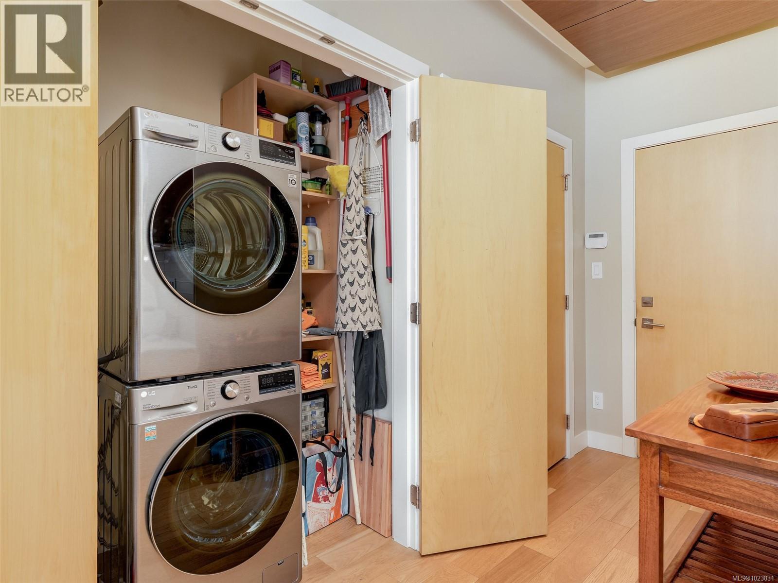 202 1969 Oak Bay Ave, Victoria