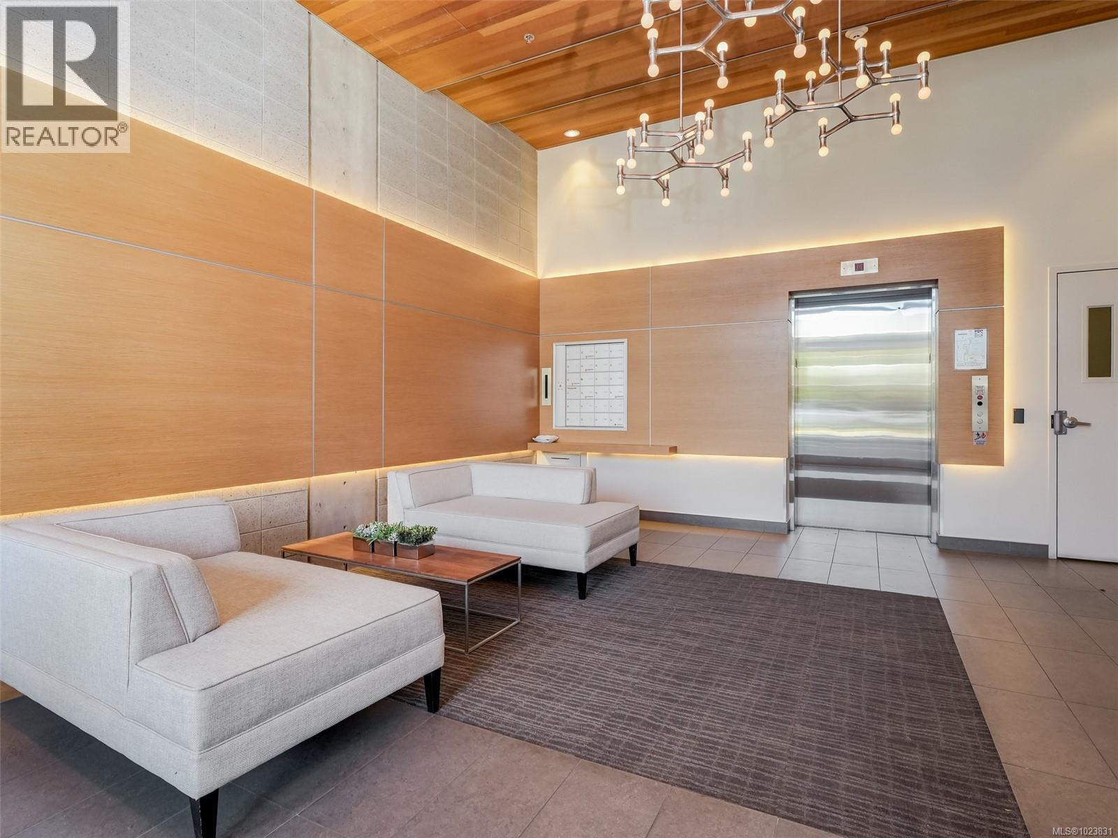 202 1969 Oak Bay Ave, Victoria