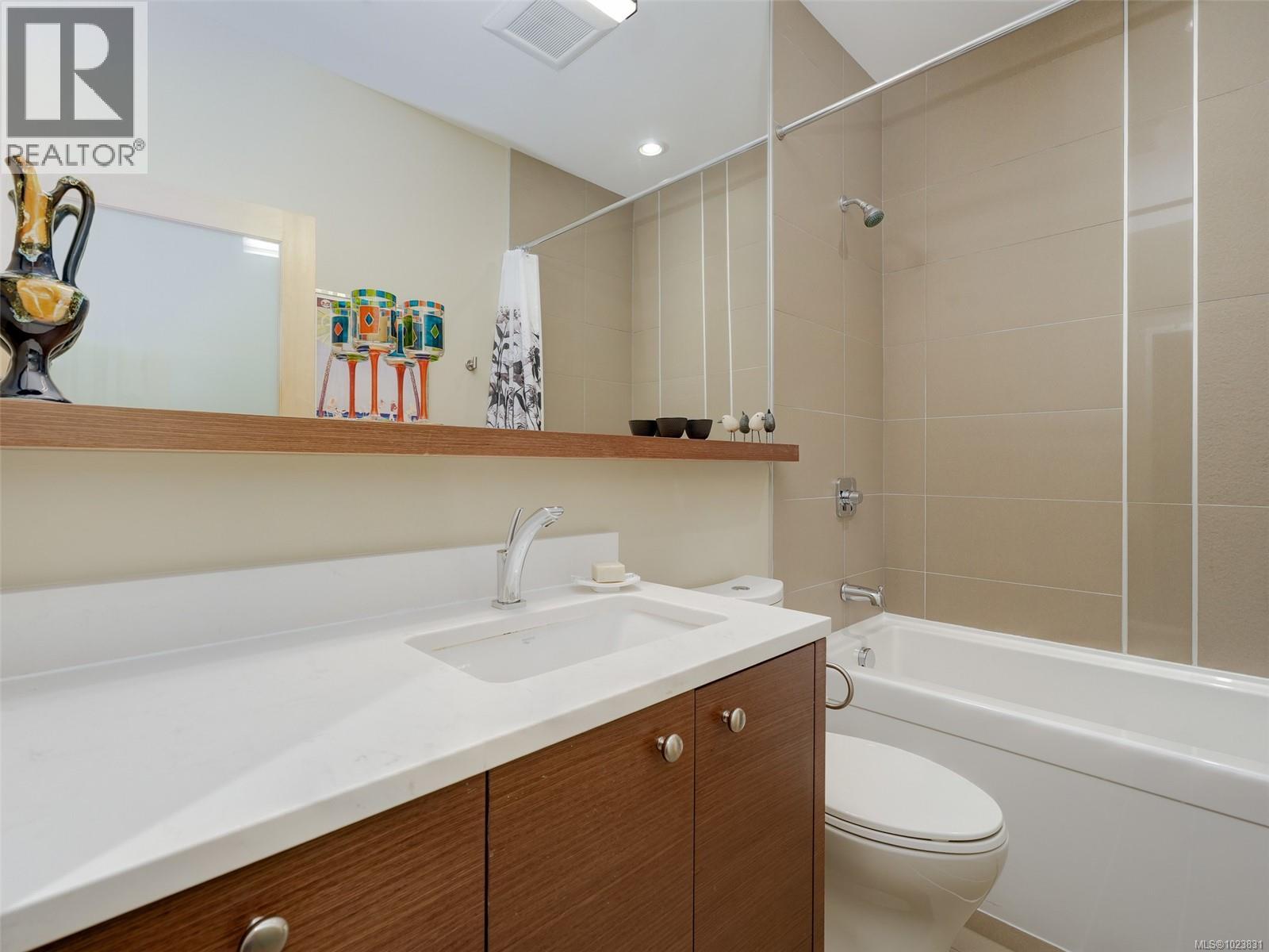 202 1969 Oak Bay Ave, Victoria