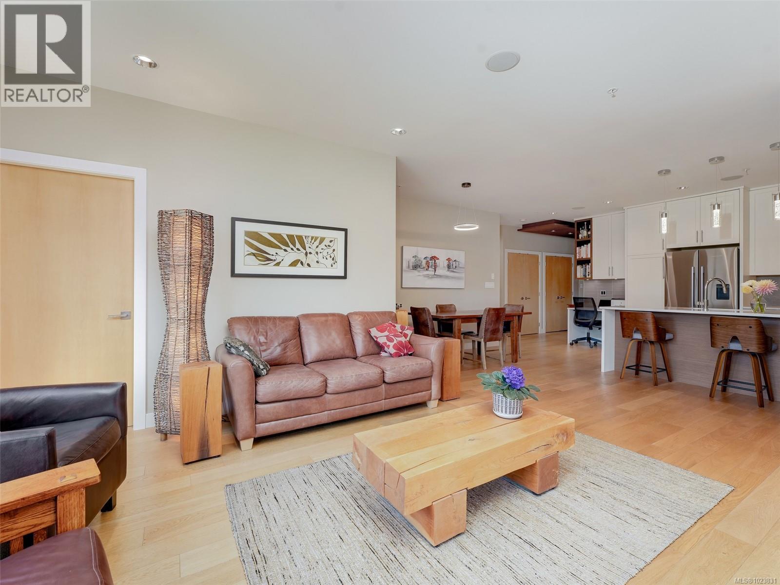 202 1969 Oak Bay Ave, Victoria