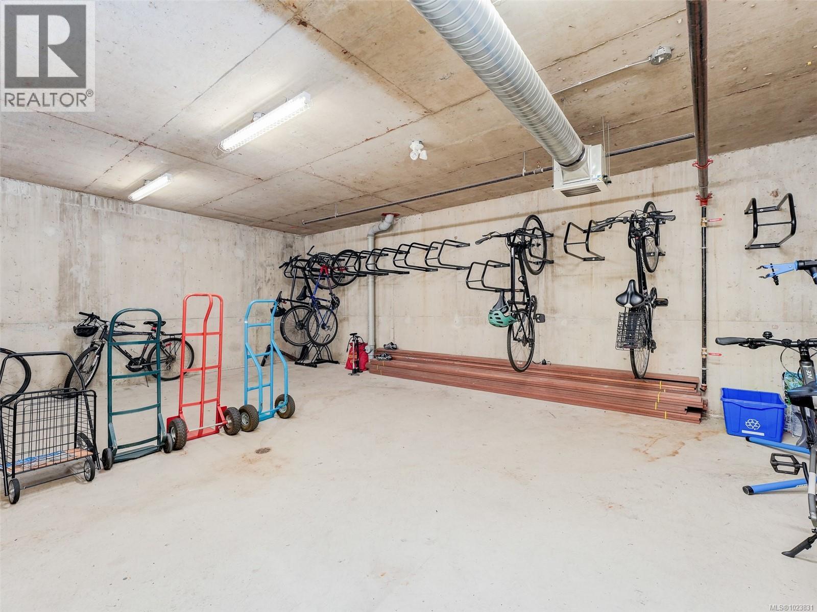 202 1969 Oak Bay Ave, Victoria