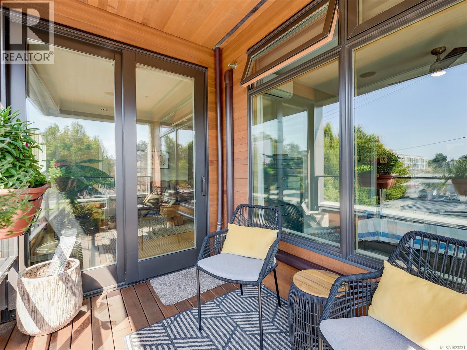 202 1969 Oak Bay Ave, Victoria