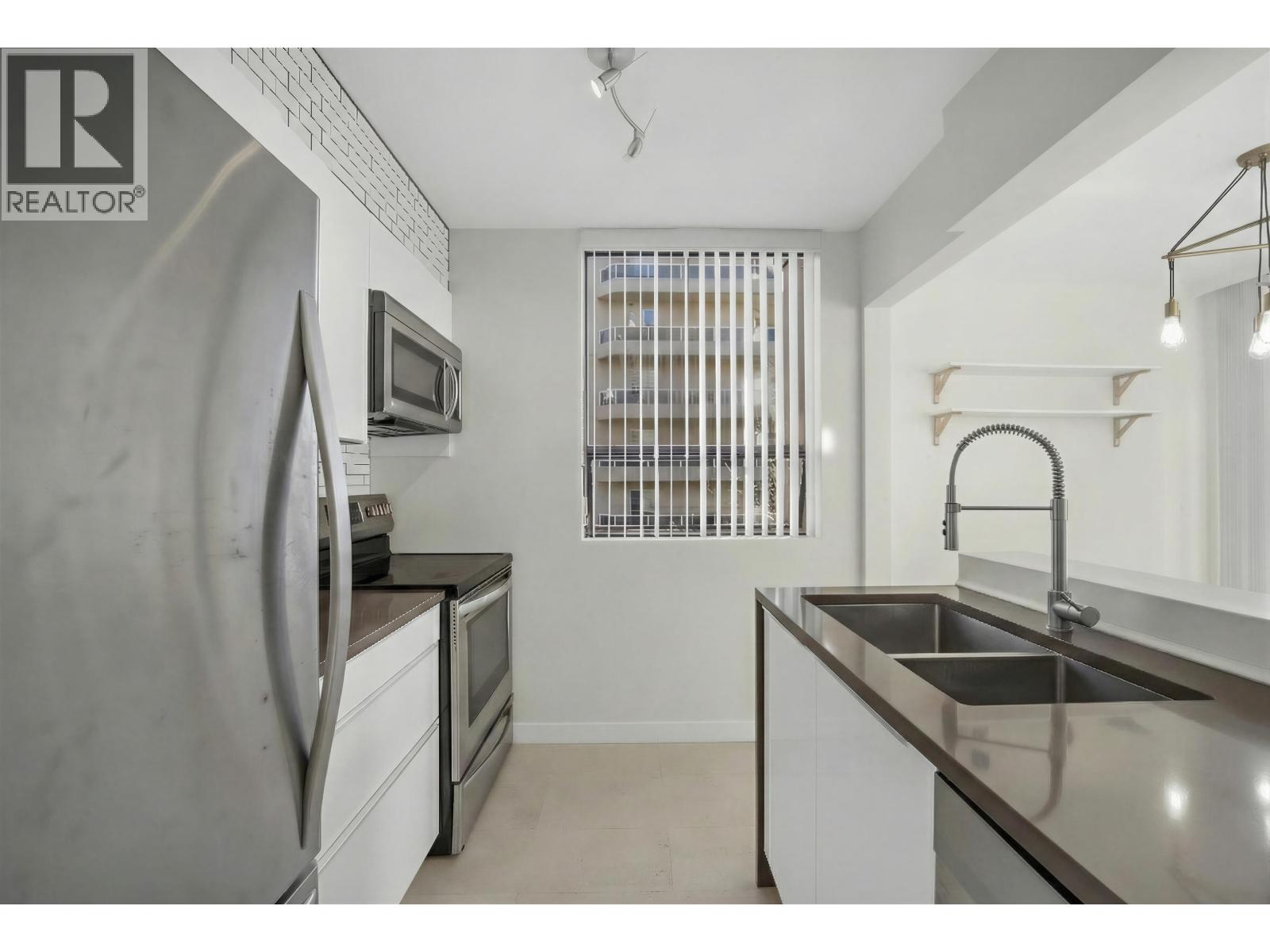 502 1737 DUCHESS AVENUE, West Vancouver