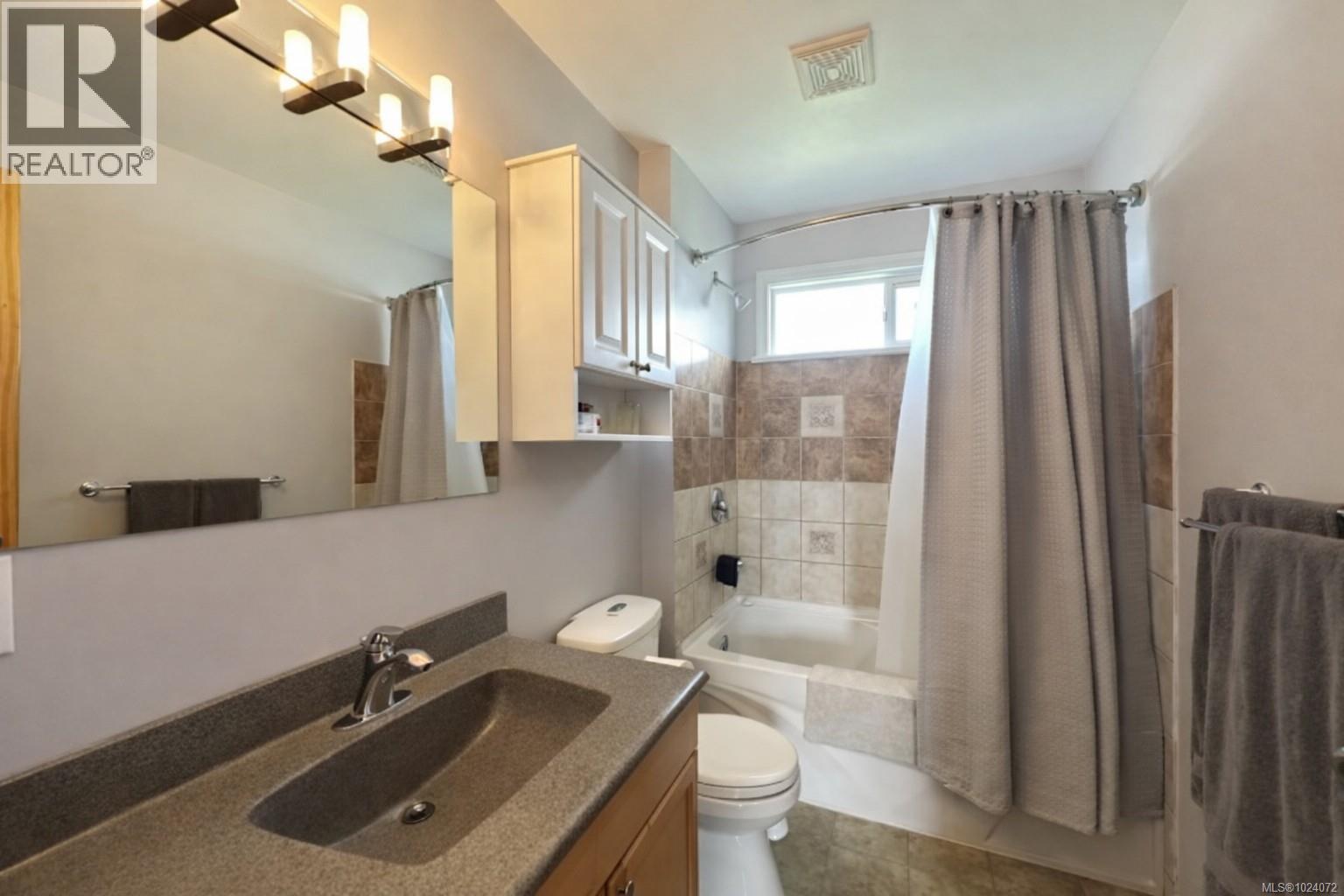 2524 Woodland Dr, Port McNeill