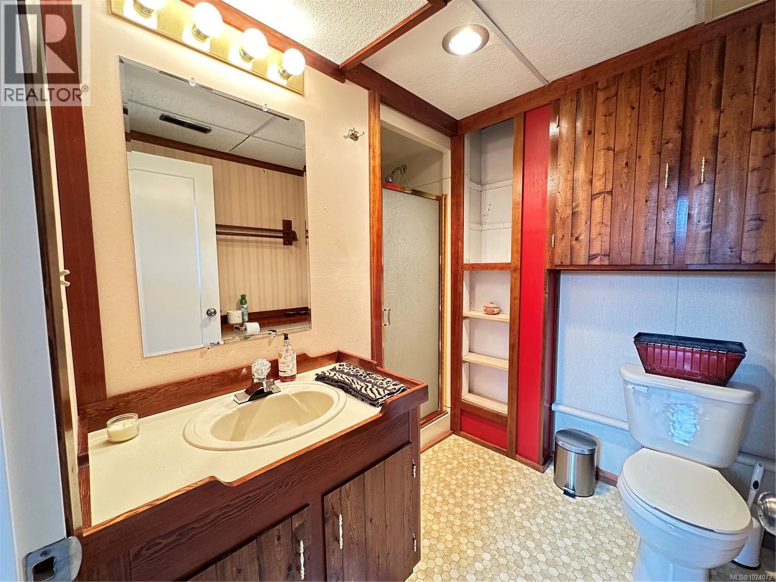 2524 Woodland Dr, Port McNeill