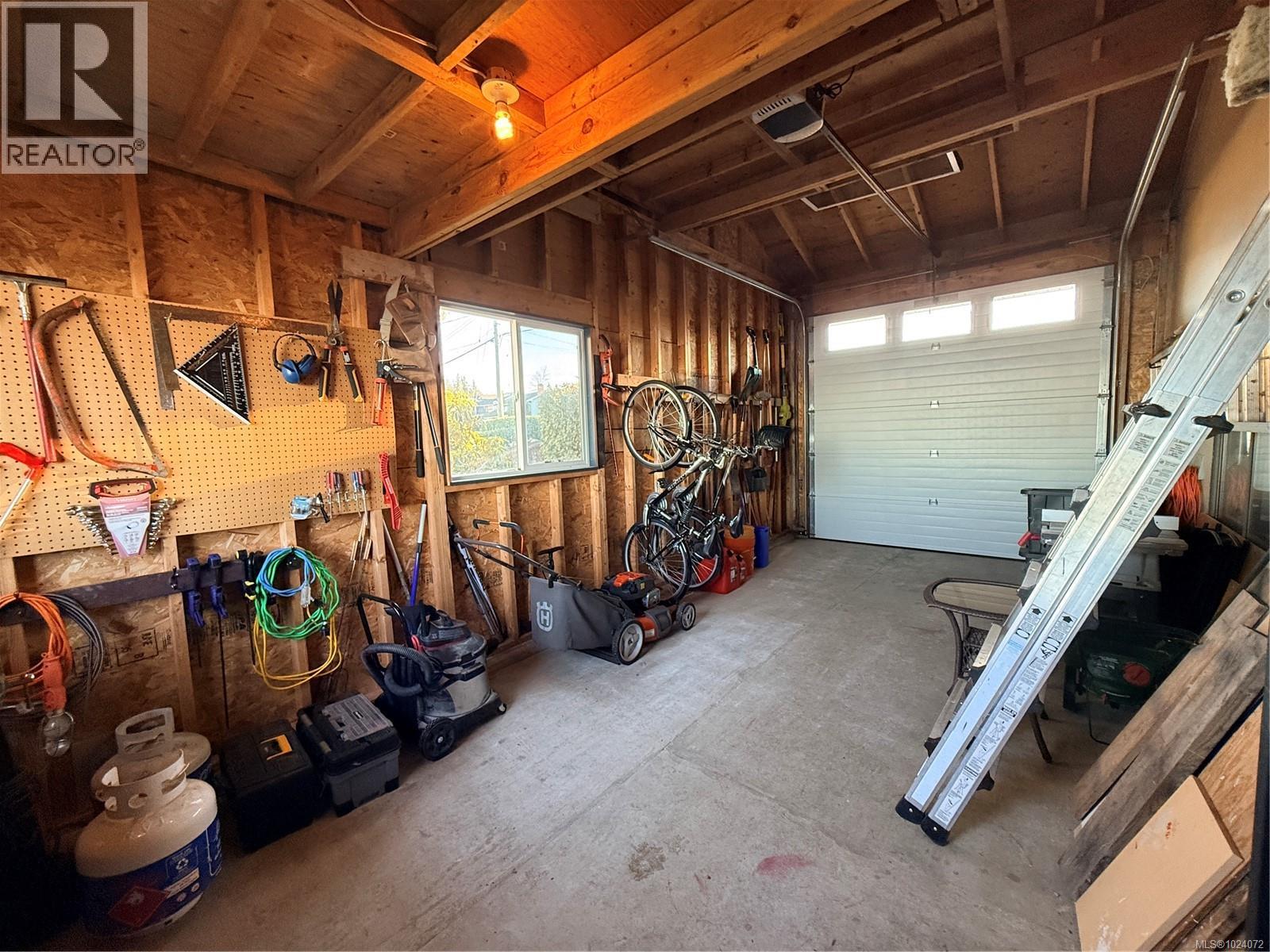 2524 Woodland Dr, Port McNeill