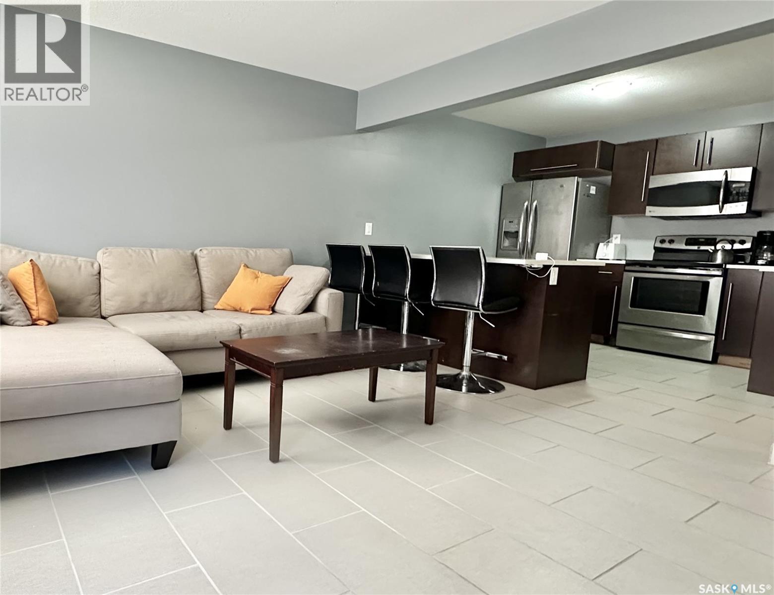 #11 2060 LORNE STREET - 13