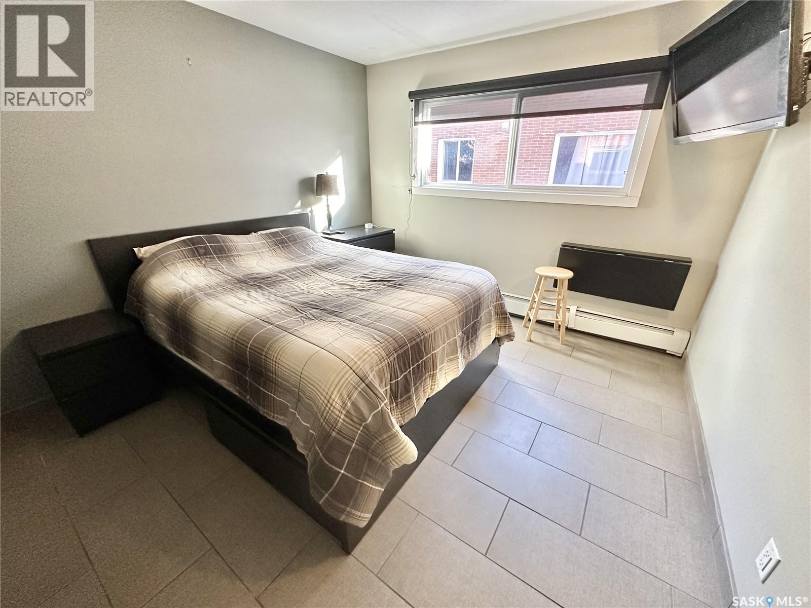 #11 2060 LORNE STREET - 16