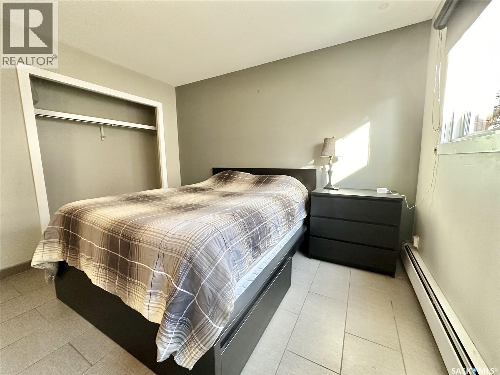 #11 2060 LORNE STREET - 17