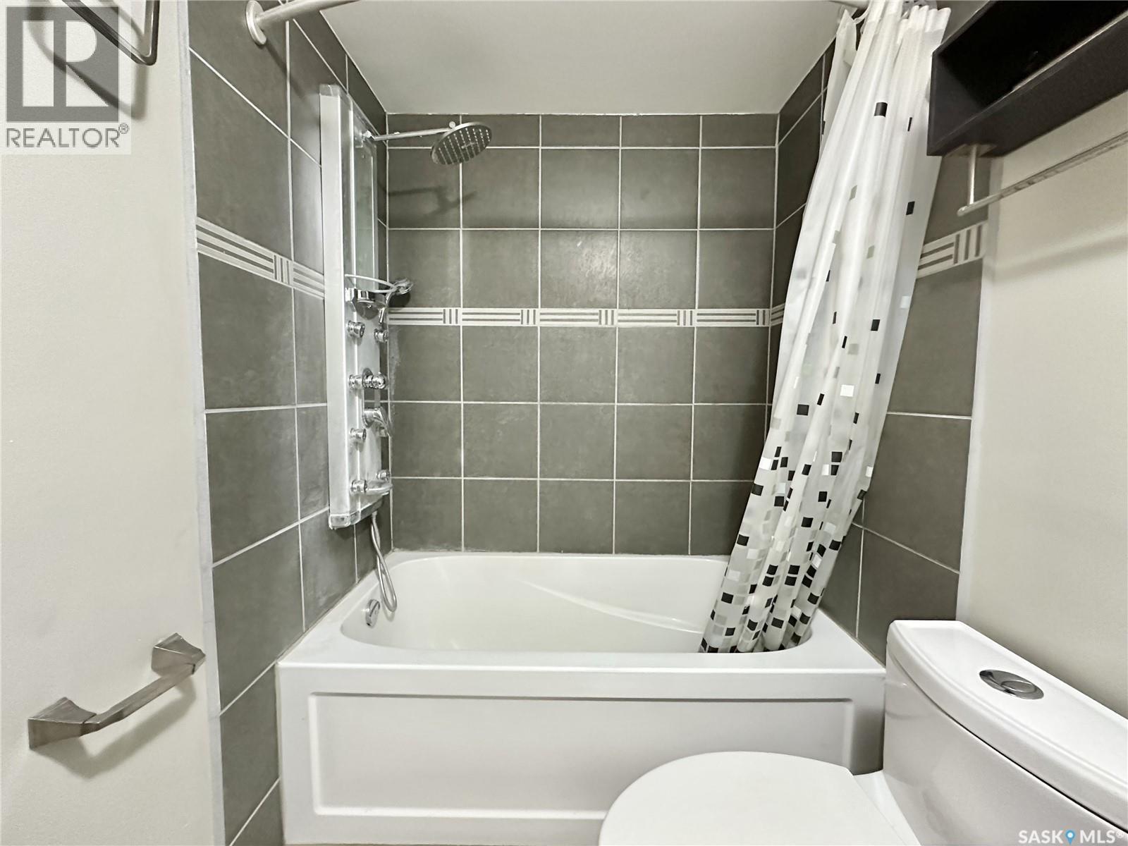 #11 2060 LORNE STREET - 19