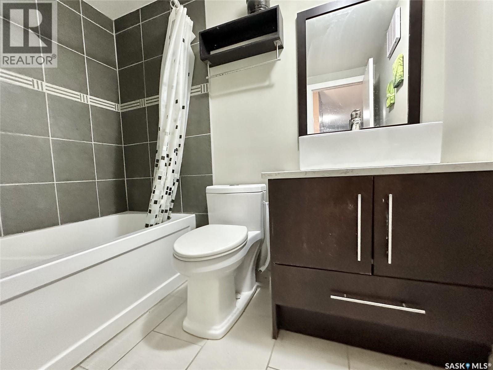 #11 2060 LORNE STREET - 20